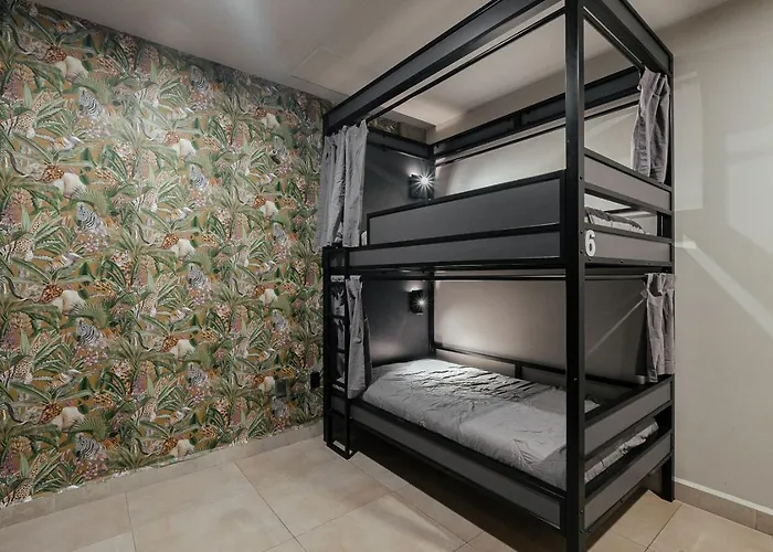 Bed In Shared Men Hostal *